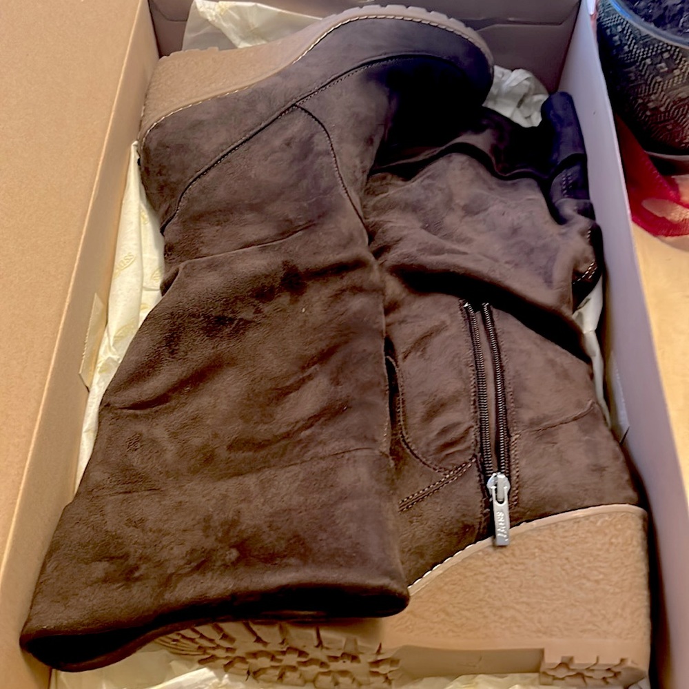 Bring new booths. Never worn